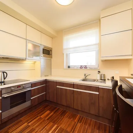 Podrozniczy Apartament Od Dziedzinca, Parking, Rynek 700 M דירה