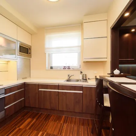 דירה Podrozniczy Apartament Od Dziedzinca, Parking, Rynek 700 M *