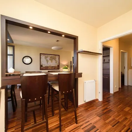 Podrozniczy Apartament Od Dziedzinca, Parking, Rynek 700 M * فروتسواف